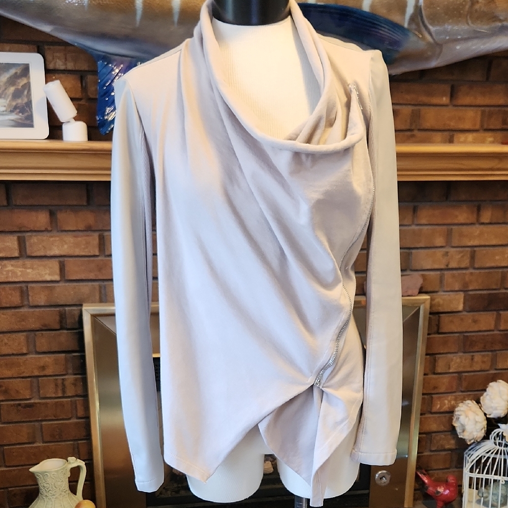 Joseph Ribkoff Cream Drape Front Blouse Asymmetrical Zipper Size 8